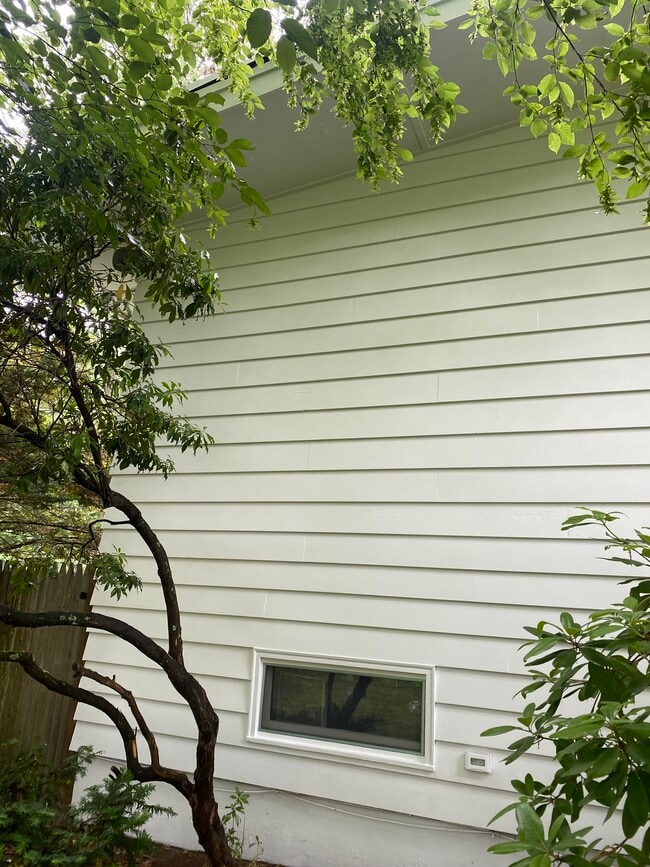 Building Photo - 20 Greenleaf Dr