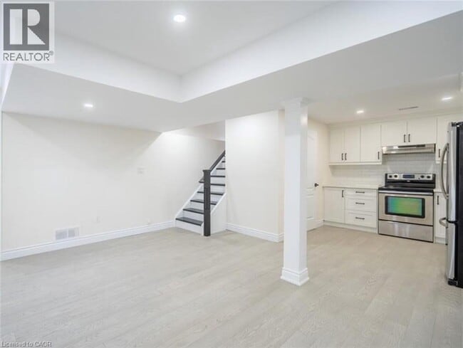 Building Photo - 364 Tealby Pl