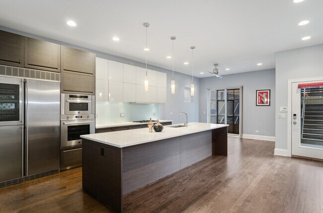 Foto del edificio - 3743 N Kenmore Ave