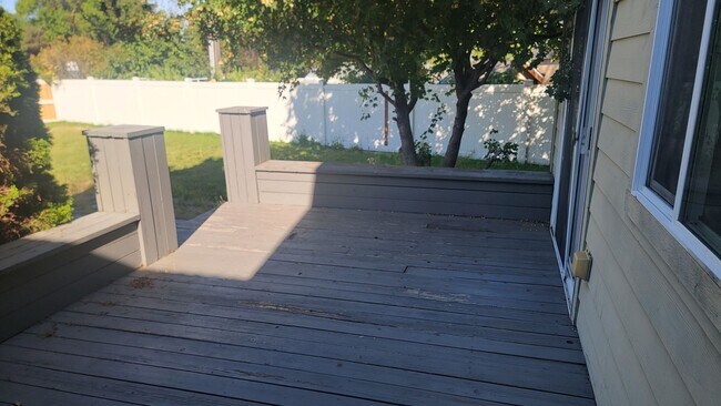 Foto del edificio - Great 3-bedroom Home In The Valley On Cul-...