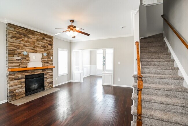 Foto del edificio - 5703 Waverly Lynn Ln