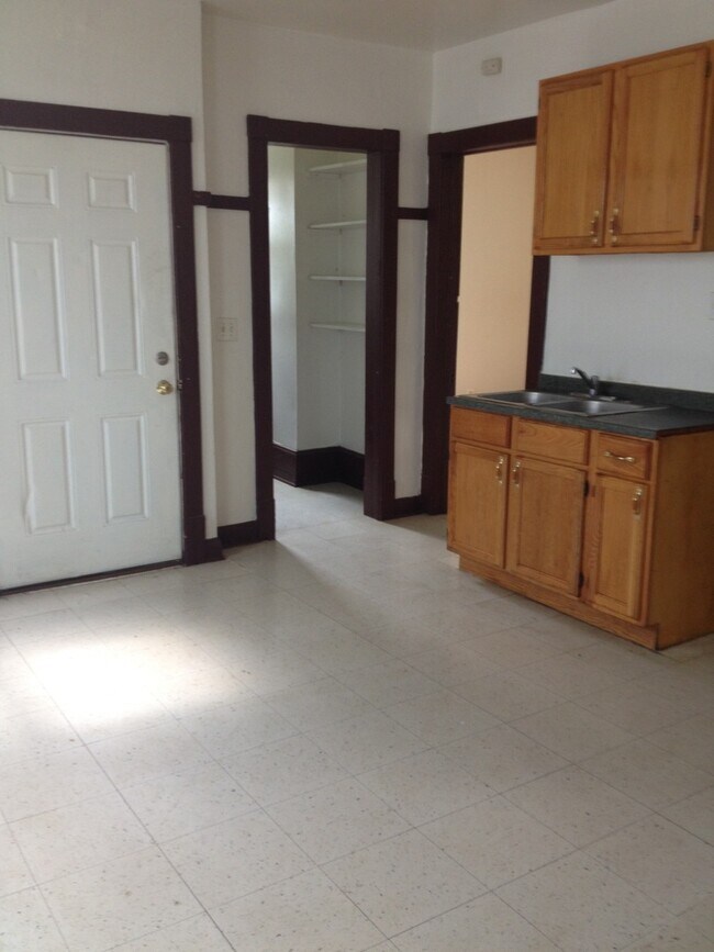 Foto del edificio - 3167 N Holton St