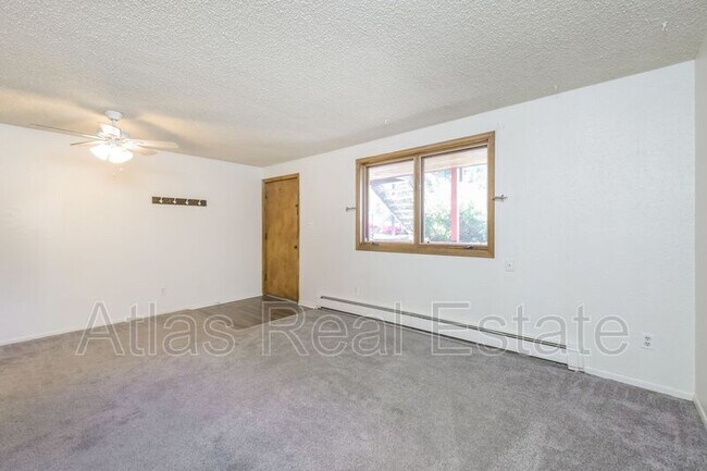 Building Photo - 1370 Estes St