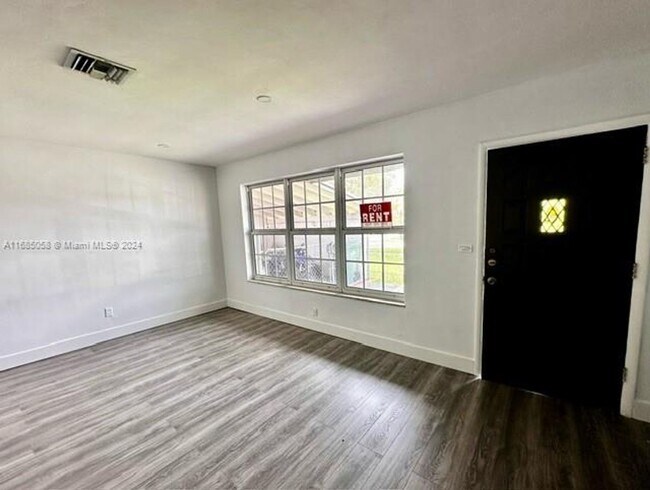 Building Photo - 10320 SW 50th Terrace