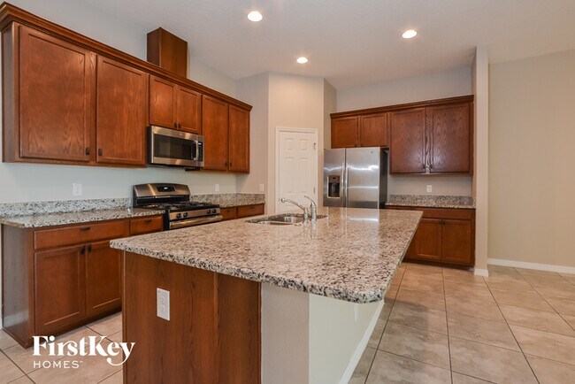 Building Photo - 824 Grand Hilltop Dr