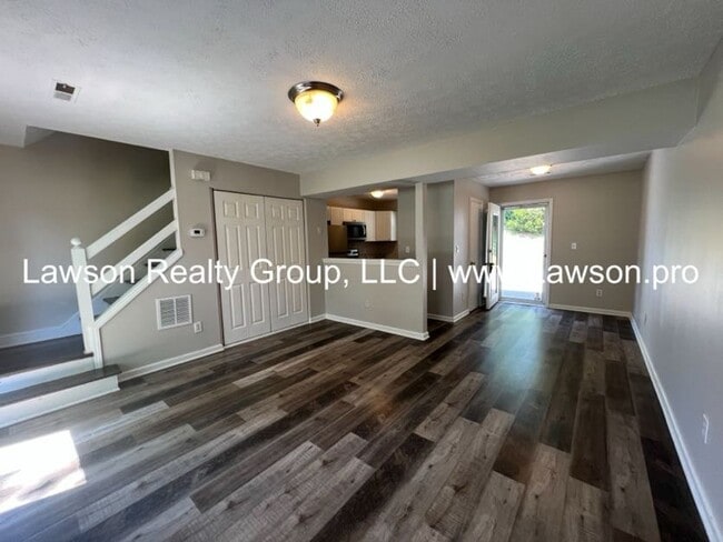 Building Photo - Nice, Updated Townhouse in Cloverdale