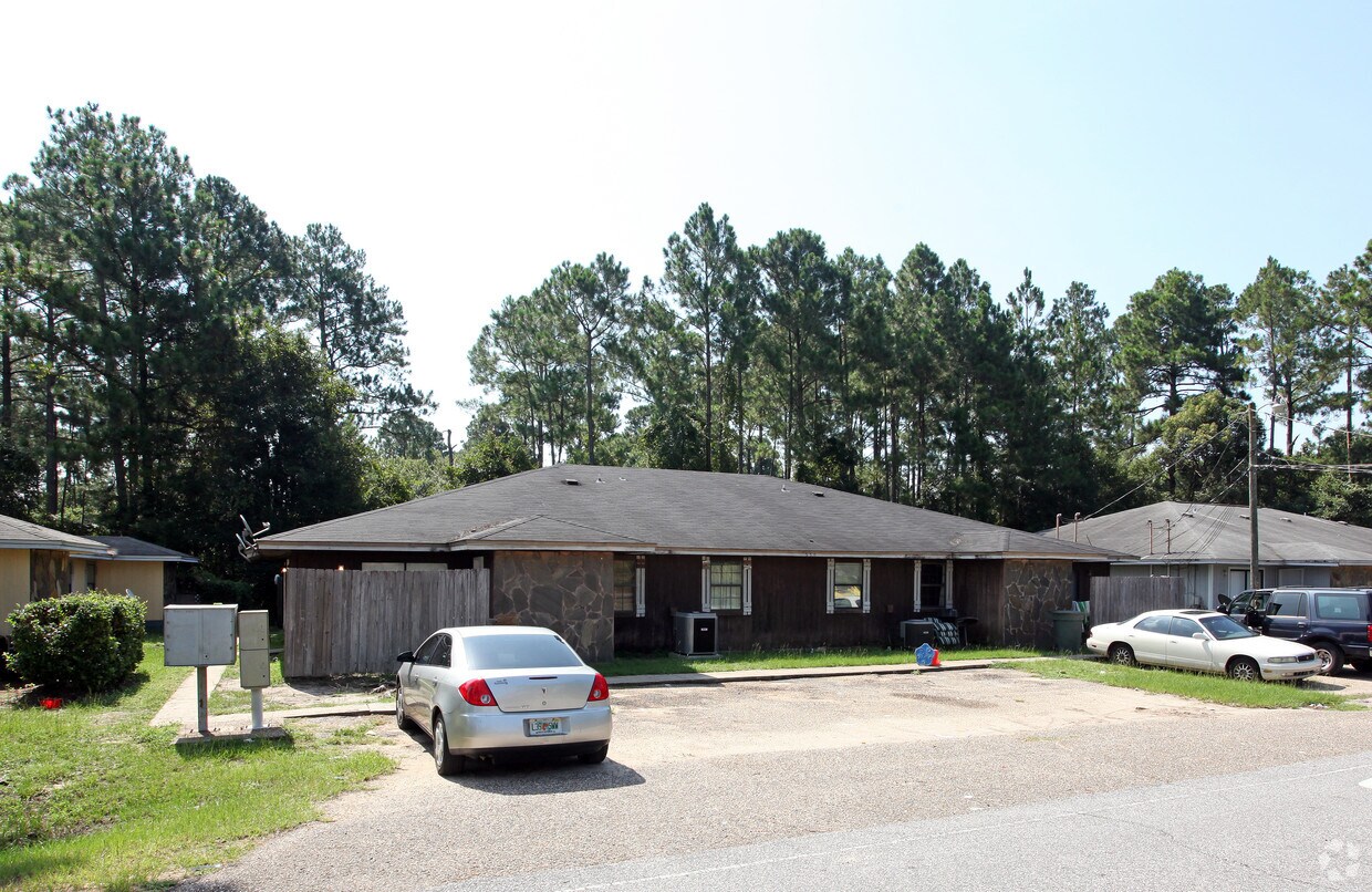 Building Photo - 230 Crow Rd