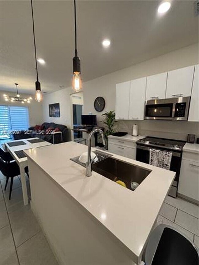 Foto del edificio - 8167 NW 41st St