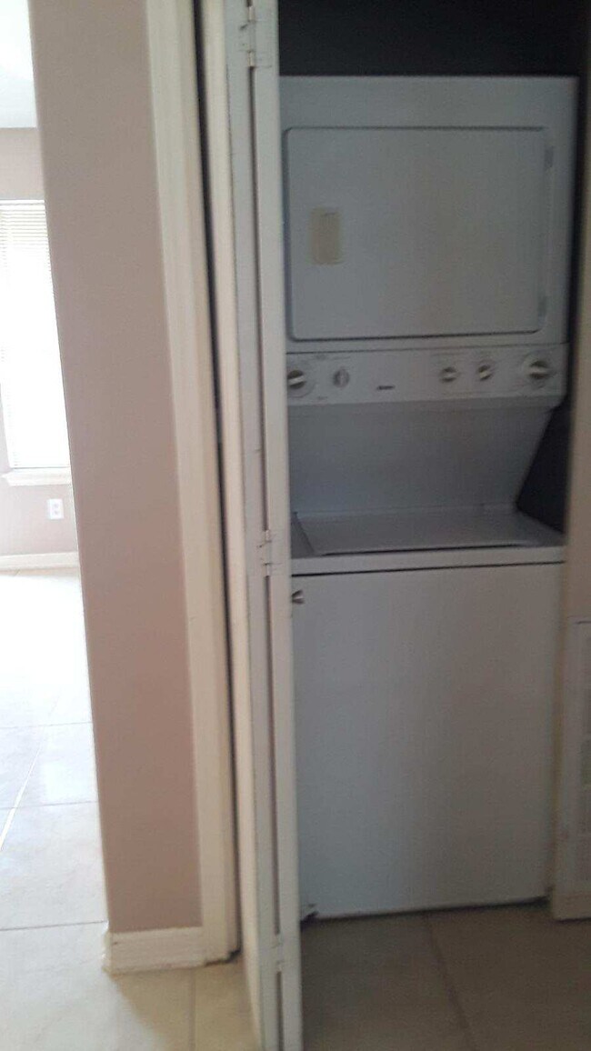 4221 W La Guardia Ln Unit 4, Edinburg, TX 78539 4221 W La Guardia Ln