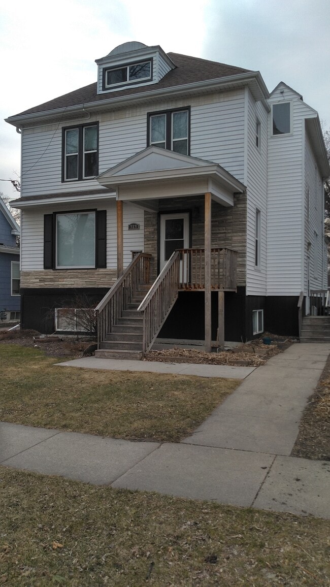 Building Photo - 313 14th St S