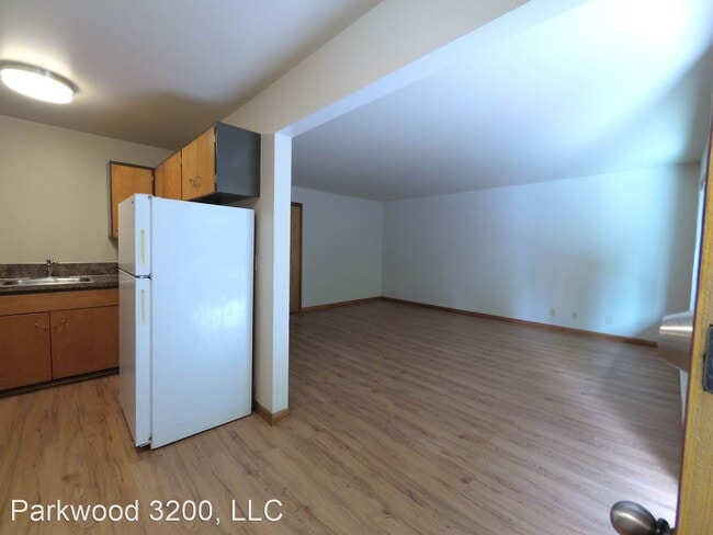 Building Photo - 3200 NE 140th St