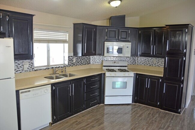 Building Photo - 863 Artesia Rd