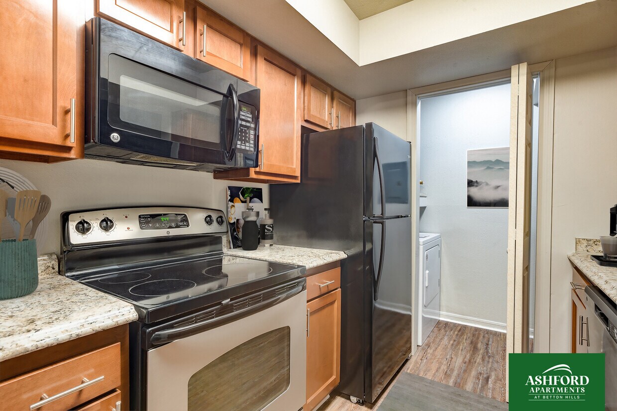 Ashford Apartments at Betton Hills Apartments at 2055 Thomasville Rd