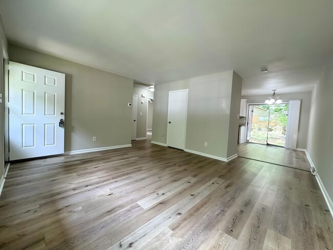 Building Photo - 4626 Highlake Dr