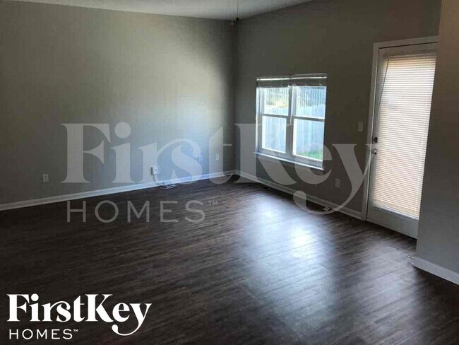 Building Photo - 1611 Cooper Dr