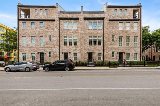 Building Photo - 1305 Town Creek Dr
