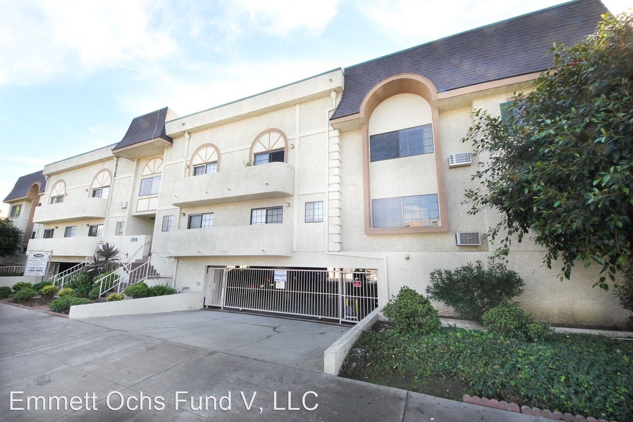 Primary Photo - 1140 Venice Blvd