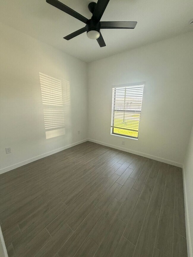 Foto del edificio - 4723 22nd St SW