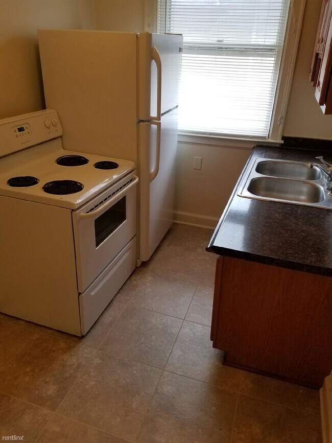 Foto del edificio - 2 br, 1 bath  - 92 Walnut St Unit 2 west