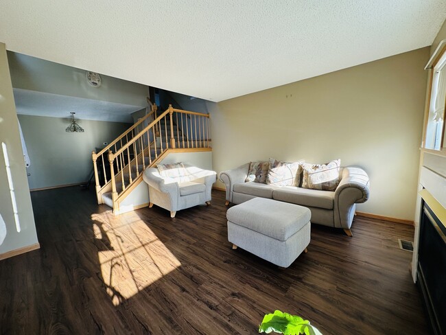 Building Photo - 1054 Lovell Ave W