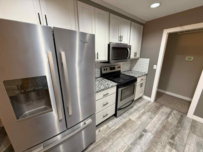 Foto del edificio - 1324 N Crestline St