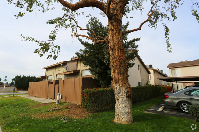 Building Photo - Parker Townhomes