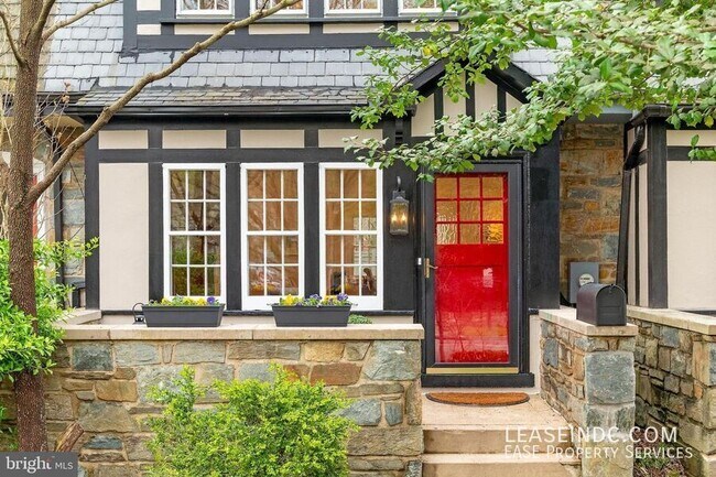 Foto del edificio - 4434 Reservoir Rd NW