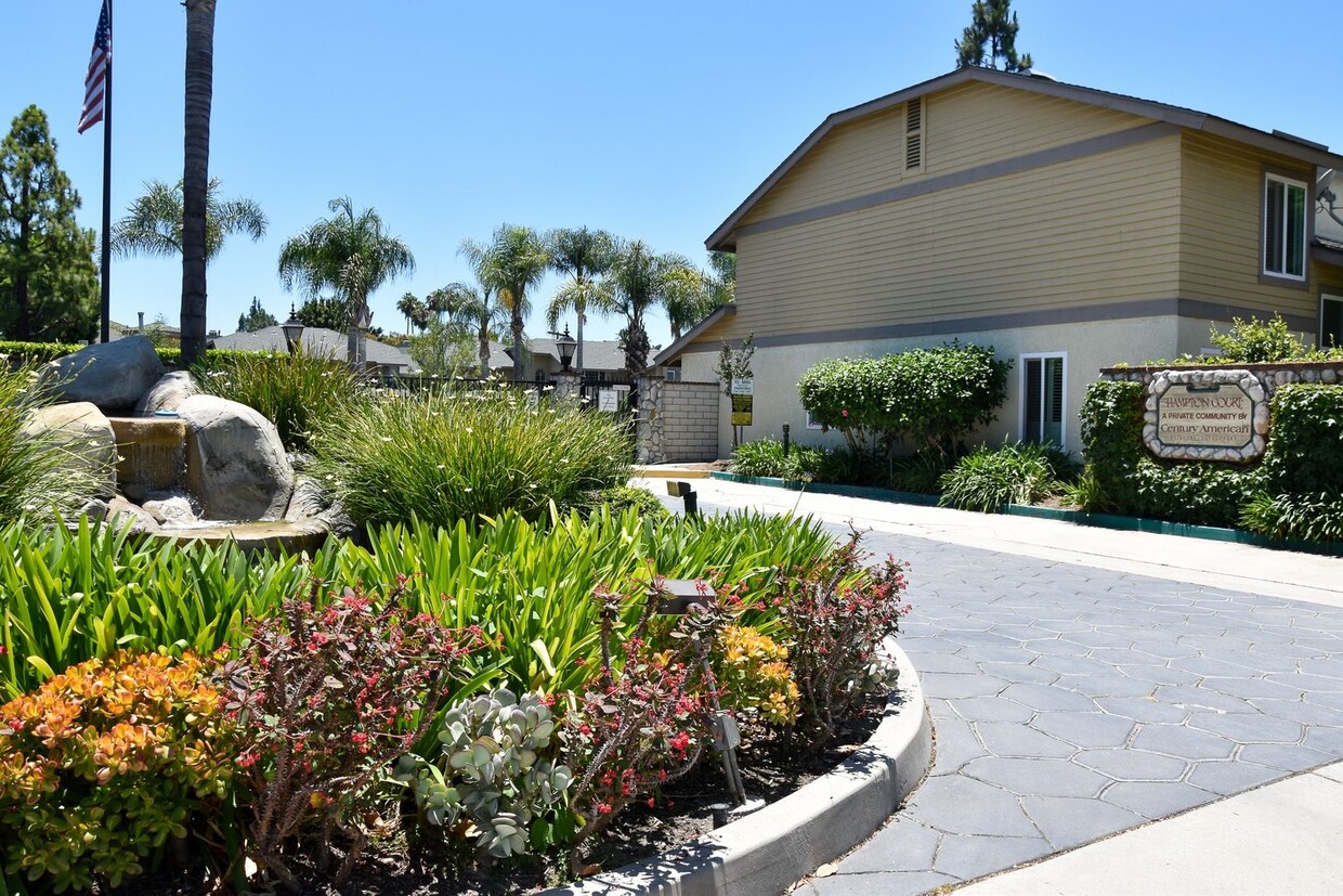 Primary Photo - 3 Bedroom 2.5 Bath Hampton Court Condo Nea...