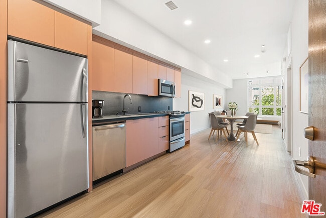 Foto del edificio - 10601 Washington Blvd