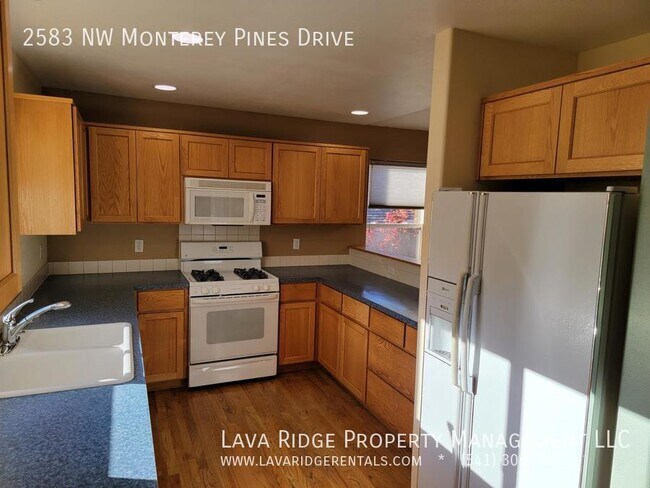 Foto del edificio - 2583 NW Monterey Pines Dr