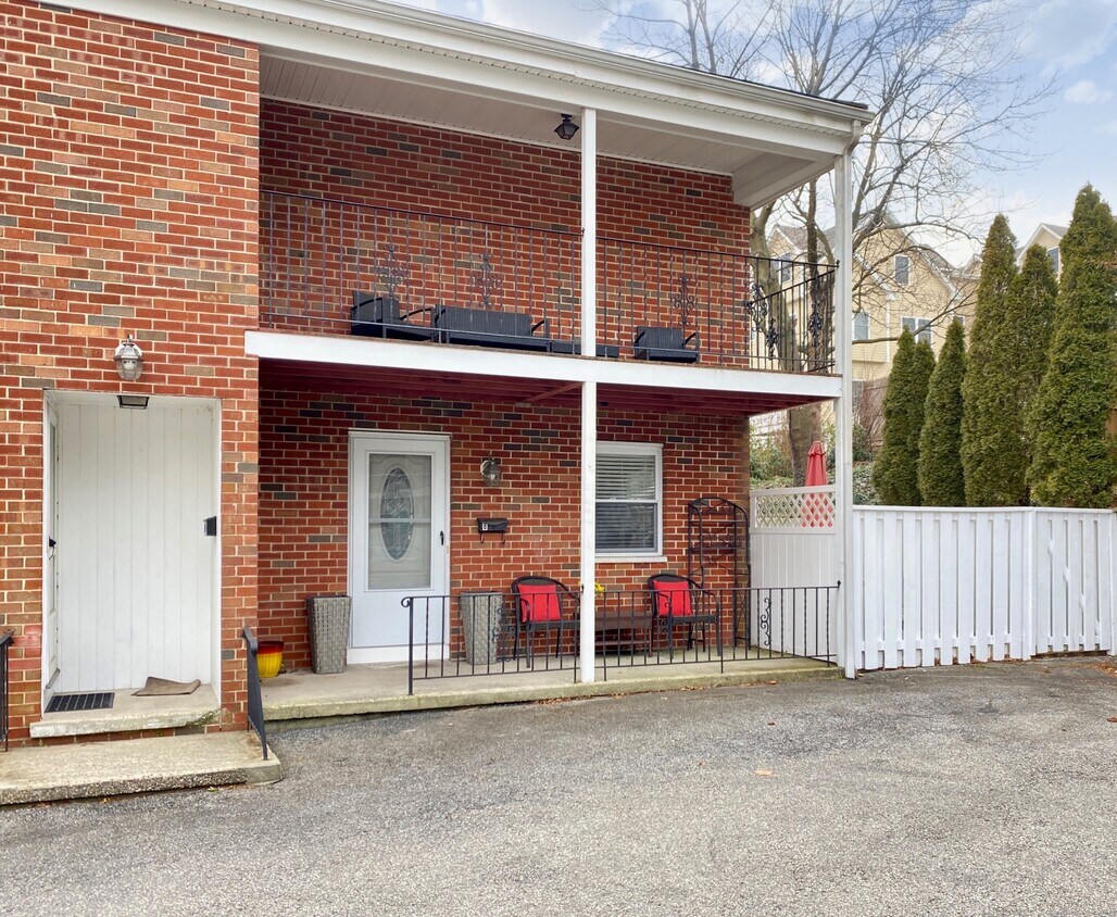 Primary Photo - 77 Webb Ave