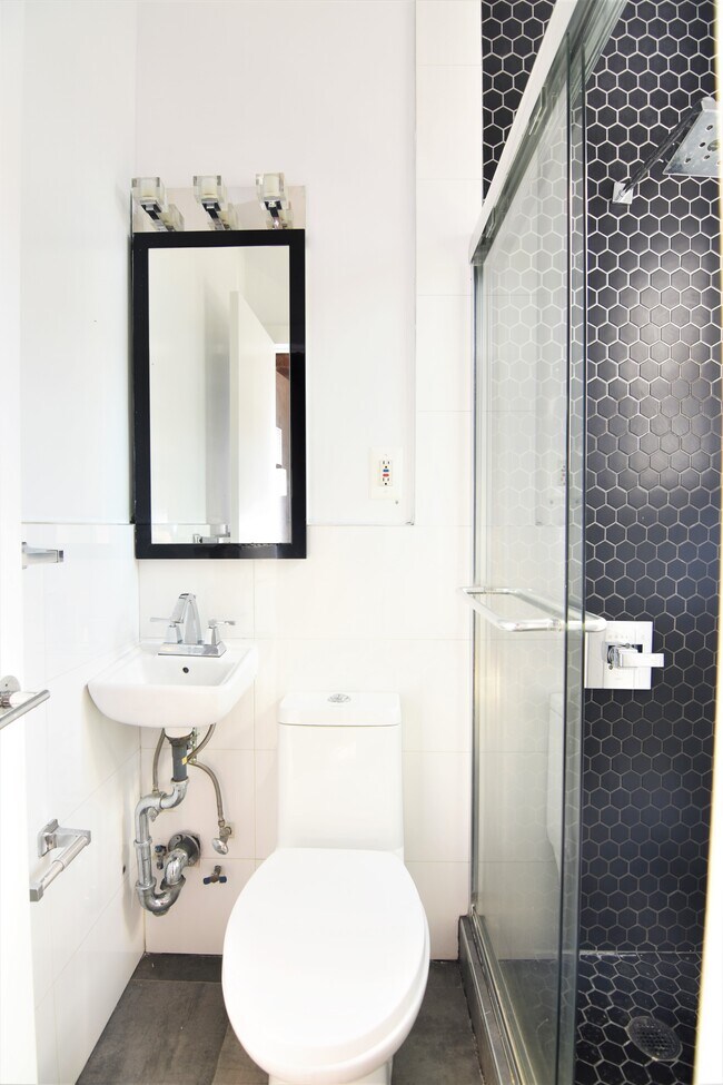 Building Photo - 516 W 159th St
