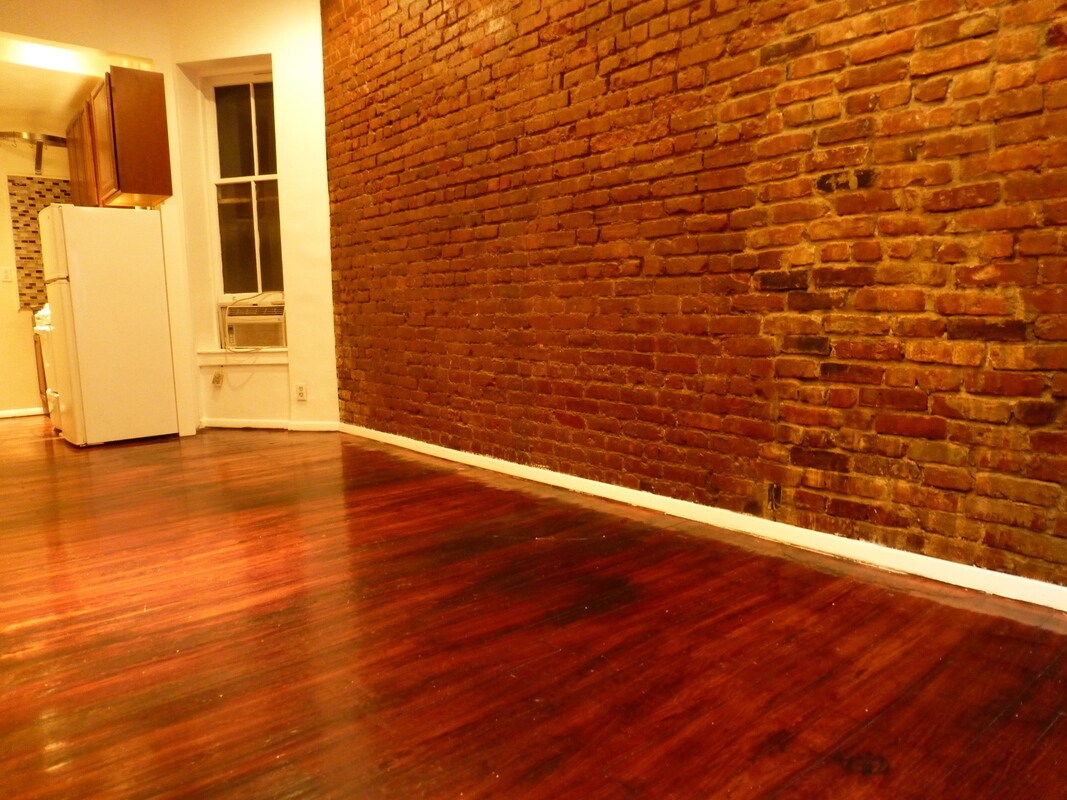 Building Photo - 301 W 18th St