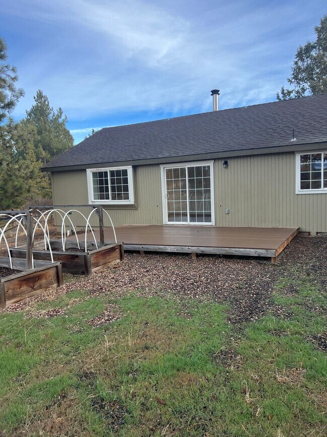 Building Photo - Updated Home with Mountain Views Tumalo