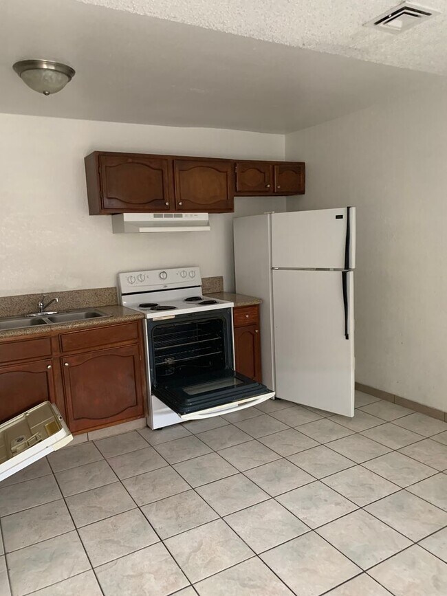 Foto del edificio - 5148 Greene Ln