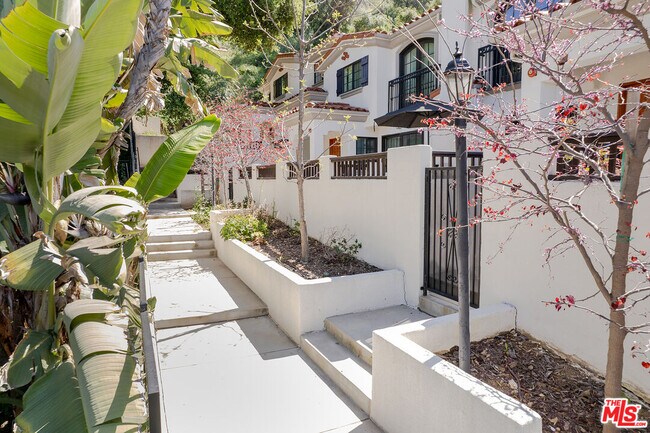 Foto del edificio - 191 Monterey Rd