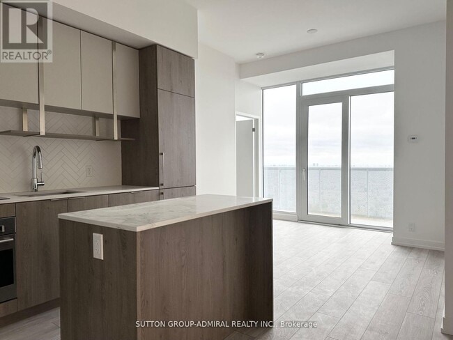 Building Photo - 15 Holmes Ave