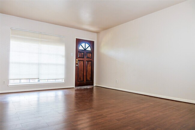 Foto del edificio - 829 Wax Myrtle Ln