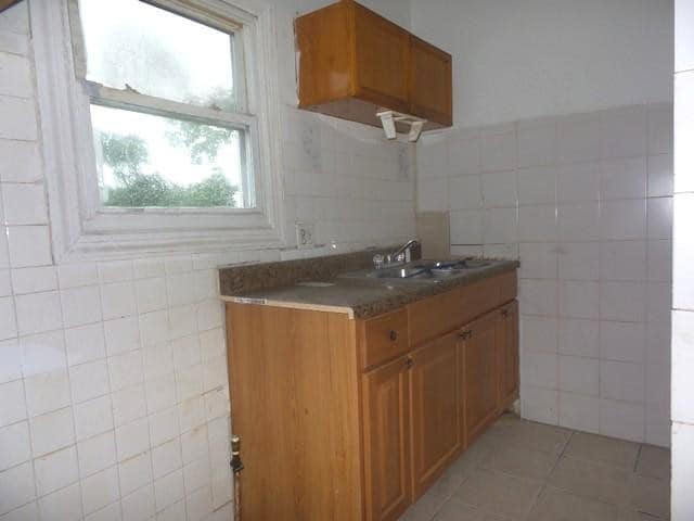 Building Photo - 3 bedroom in Paterson NJ 07522