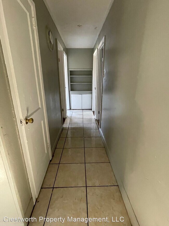 Foto del edificio - 3 br, 1 bath House - 5840 St. Katherine