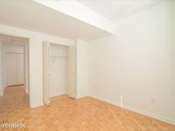 Building Photo - 225 W 14th St