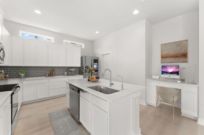 Building Photo - 2200 Grenache Dr