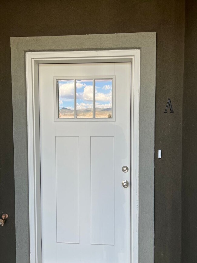 Foto del edificio - Brand new 3 bedroom 2.5 bathroom townhome