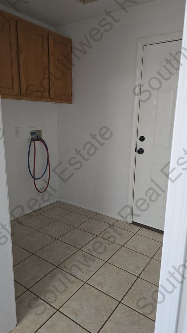 Foto del edificio - 3 bed 2 bath home- Pets Okay!