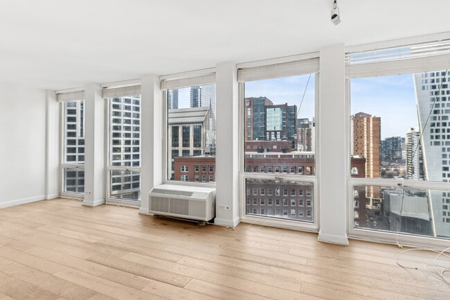 Building Photo - 111 E Chestnut St