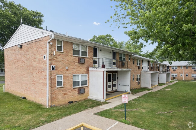 Hamilton Court Apartments