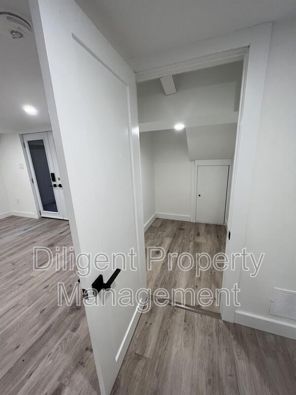 Building Photo - 438 Bellevue St