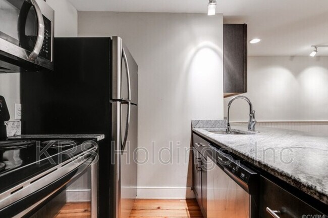 Foto del edificio - 338 S Laurel St