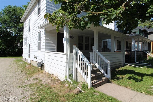 Foto del edificio - 945 Woodlawn Ave