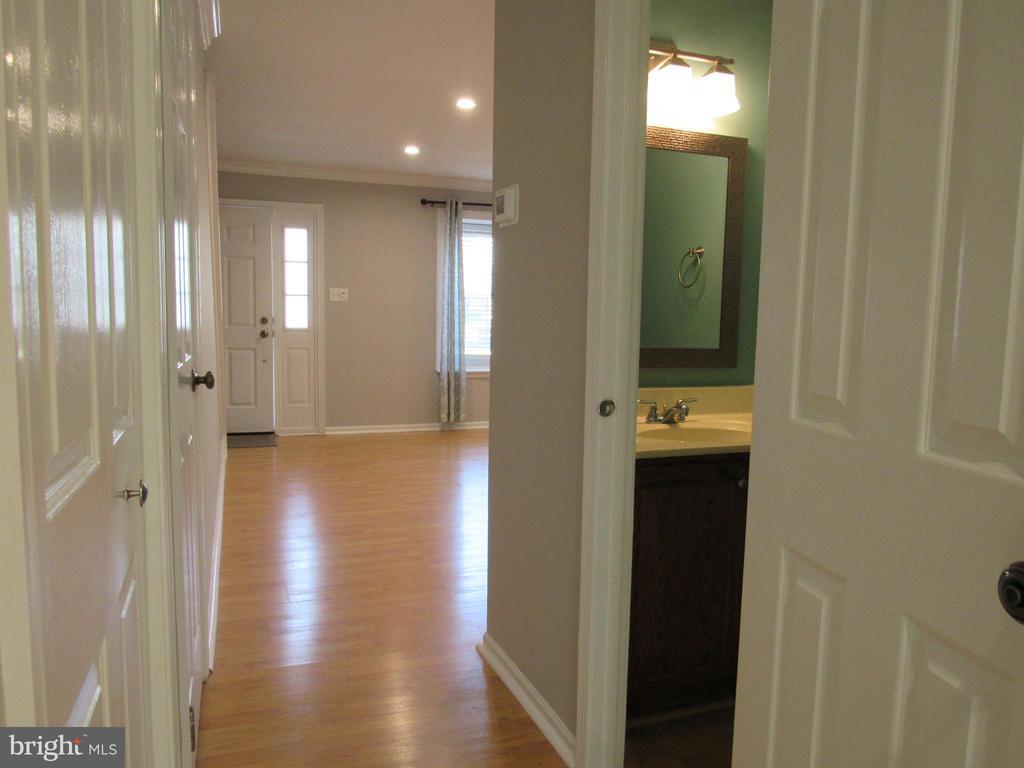Foto principal - 716 Sandalwood Ln
